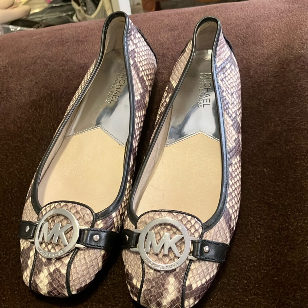 Michael Kors Women's Snakeskin Flats - Black and Cream